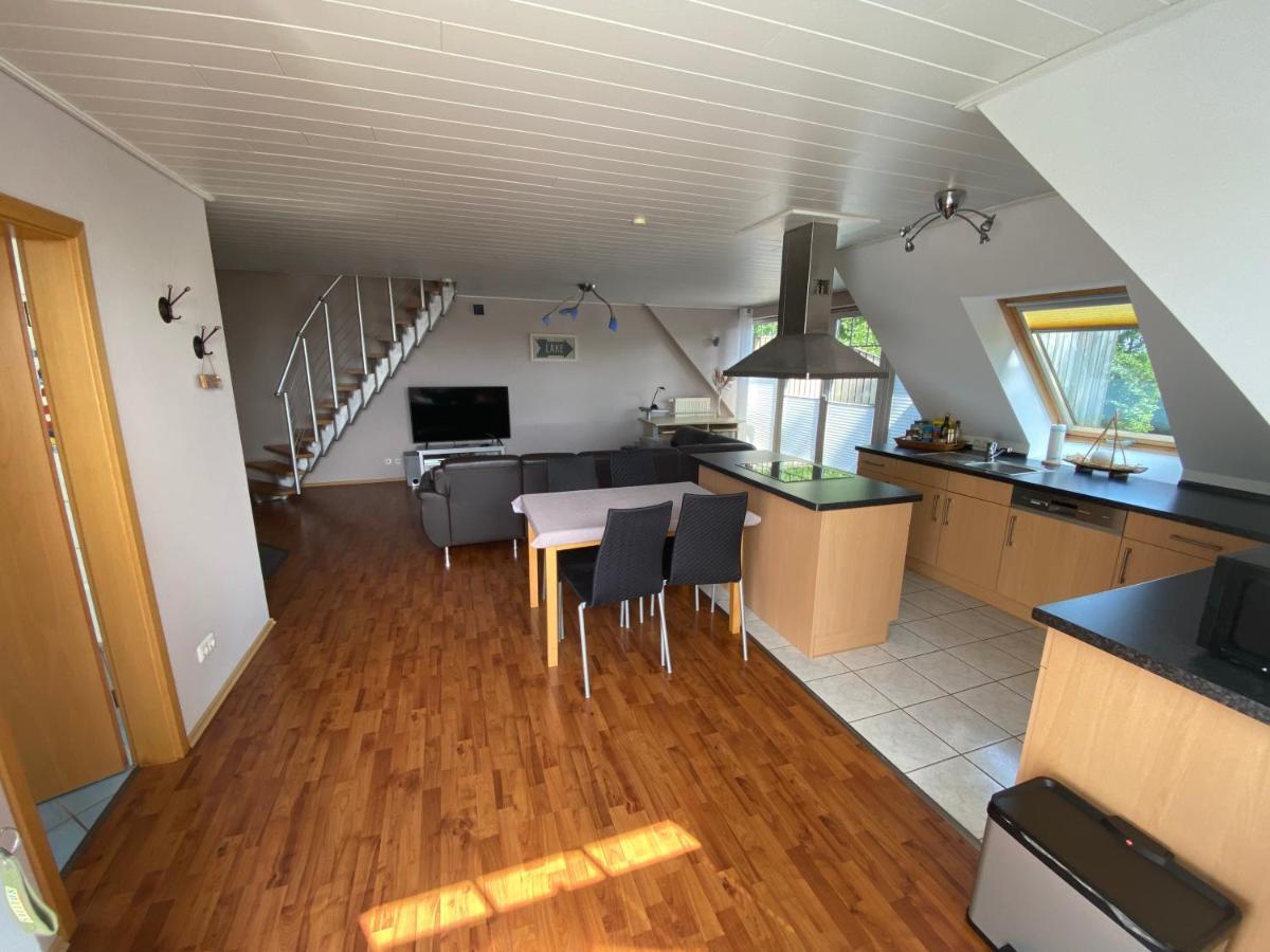 Moderne Maisonette-wohnung Am Karpfenteich; Modern With View Of The Carp Pond Apartment *